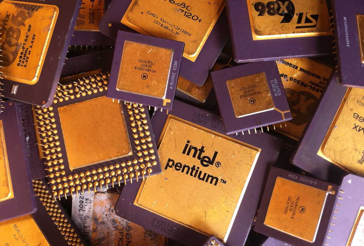 Процессоры керамические желтые и с желтыми крышками.